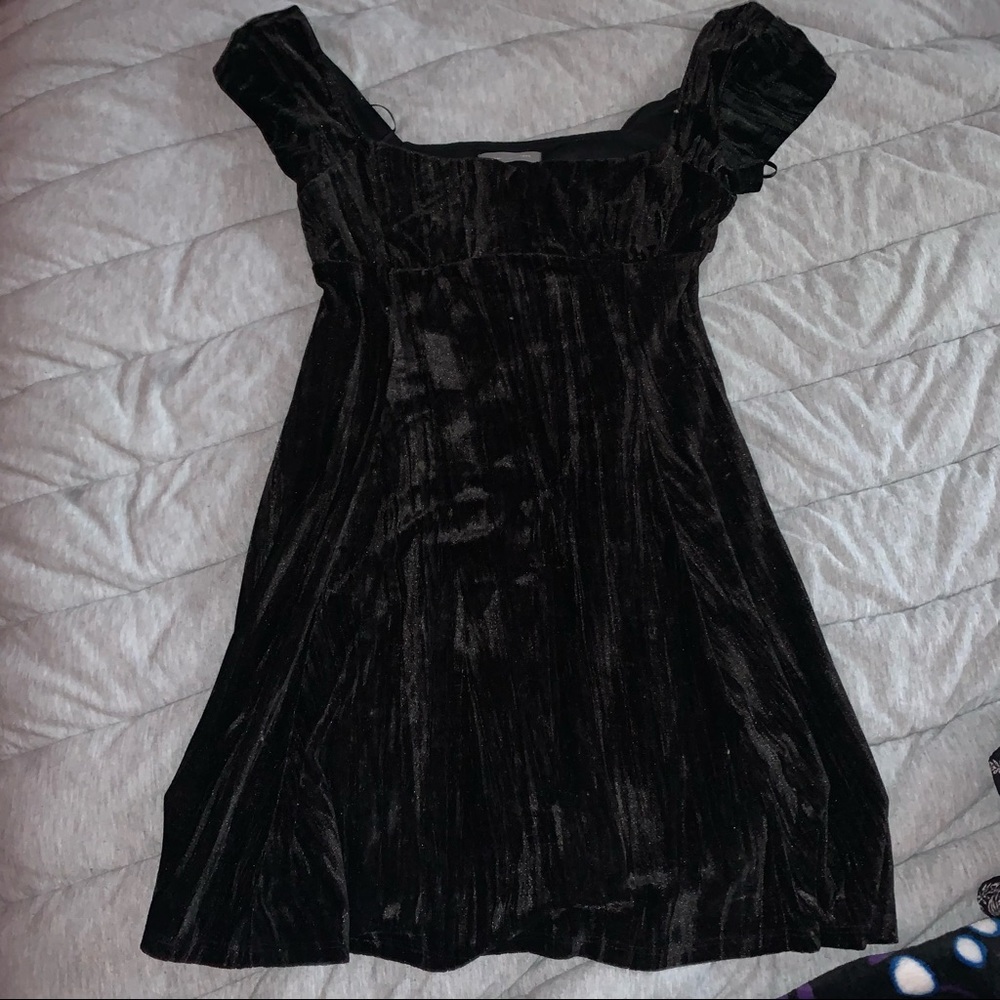 urban outfitters babydoll velvet dress